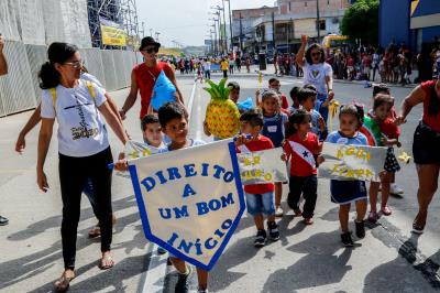 Garantia de direitos é destaque no desfile escolar de estudantes municipais