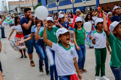 Garantia de direitos é destaque no desfile escolar de estudantes municipais
