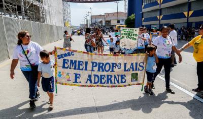 Garantia de direitos é destaque no desfile escolar de estudantes municipais