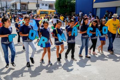 Garantia de direitos é destaque no desfile escolar de estudantes municipais
