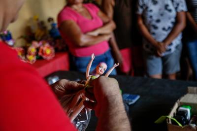 Famílias atendidas pelo CRAS Tapanã participam de curso de artesanato