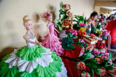 Famílias atendidas pelo CRAS Tapanã participam de curso de artesanato
