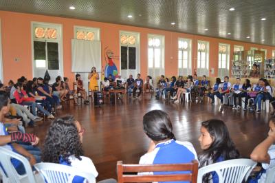 Projeto Chalé Literário discute prevenção de suicídio entre jovens