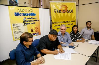 Feirantes do Complexo do Jurunas recebem financiamento para construção de boxes