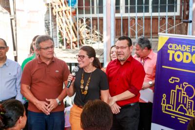 Prefeitura entrega benefícios a famílias atingidas pelo incêndio no bairro da Pedreira