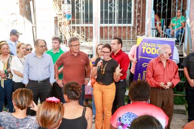 Prefeitura entrega benefícios a famílias atingidas pelo incêndio no bairro da Pedreira