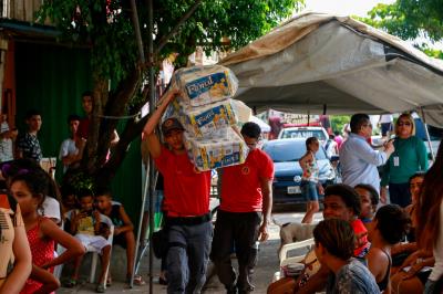 Prefeitura entrega benefícios a famílias atingidas pelo incêndio no bairro da Pedreira