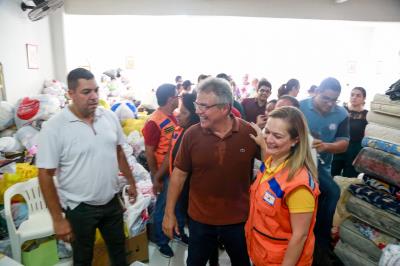 Prefeitura entrega benefícios a famílias atingidas pelo incêndio no bairro da Pedreira