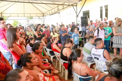 Prefeitura entrega benefícios a famílias atingidas pelo incêndio no bairro da Pedreira