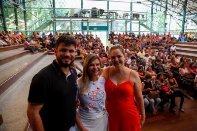 Merendeiras da rede municipal de ensino participam de aulas com chefs de outros estados