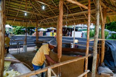 Merendeiras da rede municipal de ensino participam de aulas com chefs de outros estados