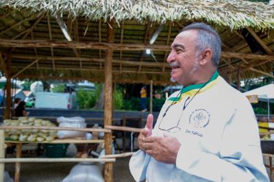 Merendeiras da rede municipal de ensino participam de aulas com chefs de outros estados