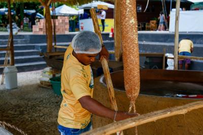 Merendeiras da rede municipal de ensino participam de aulas com chefs de outros estados
