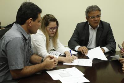 Assinatura de Ordem de Serviço Pratinha e Fátima