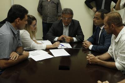 Assinatura de Ordem de Serviço Pratinha e Fátima