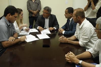 Assinatura de Ordem de Serviço Pratinha e Fátima