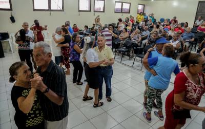 Dia Municipal do Idoso é celebrado com baile dançante