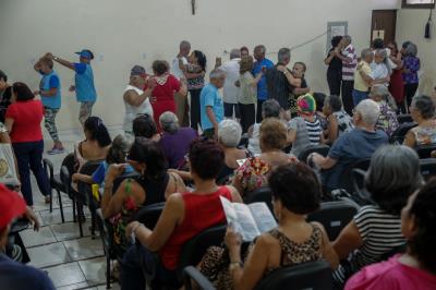 Dia Municipal do Idoso é celebrado com baile dançante