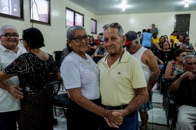 Dia Municipal do Idoso é celebrado com baile dançante