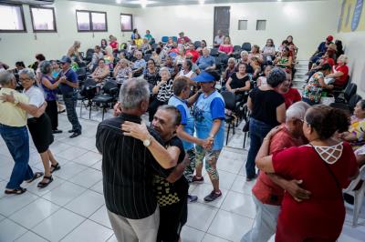 Dia Municipal do Idoso é celebrado com baile dançante