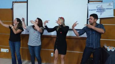 Professores da rede municipal participam de formação sobre surdez