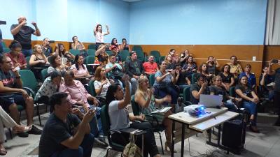 Professores da rede municipal participam de formação sobre surdez