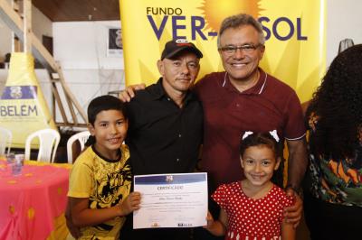 Prefeitura entrega 762 certificados de capacitação profissional e atinge 4,6 mil formados