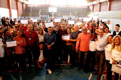 Prefeitura entrega 762 certificados de capacitação profissional e atinge 4,6 mil formados