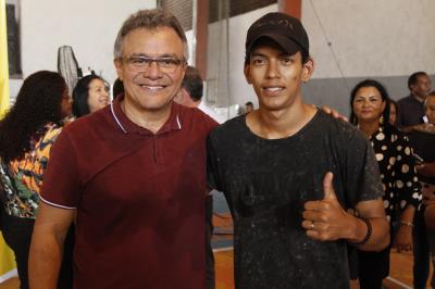 Prefeitura entrega 762 certificados de capacitação profissional e atinge 4,6 mil formados