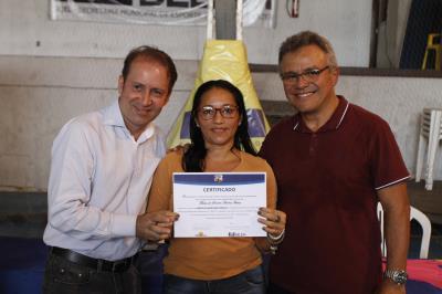 Prefeitura entrega 762 certificados de capacitação profissional e atinge 4,6 mil formados
