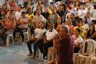 Prefeitura entrega 762 certificados de capacitação profissional e atinge 4,6 mil formados
