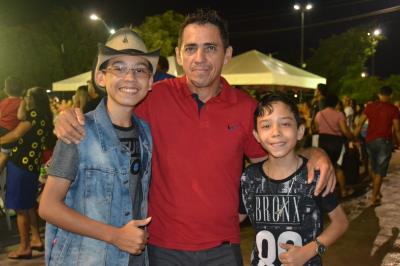 Festa de aniversário de Icoaraci termina com shows e corte de bolo de três metros
