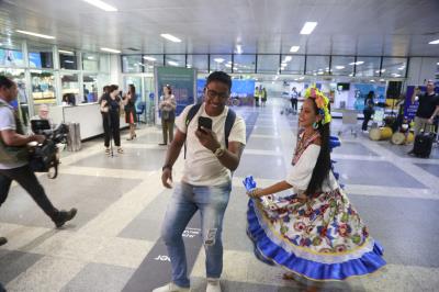 Turistas do Círio de Nazaré são recepcionados no aeroporto de Belém