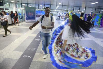 Turistas do Círio de Nazaré são recepcionados no aeroporto de Belém