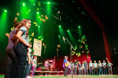 Alunos da rede municipal lançam o terceiro CD e DVD do projeto “Cantar-o-Lar”