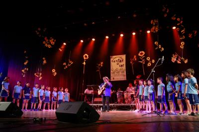 Alunos da rede municipal lançam o terceiro CD e DVD do projeto “Cantar-o-Lar”