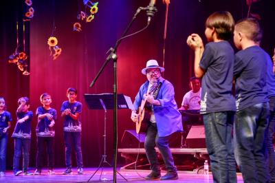 Alunos da rede municipal lançam o terceiro CD e DVD do projeto “Cantar-o-Lar”