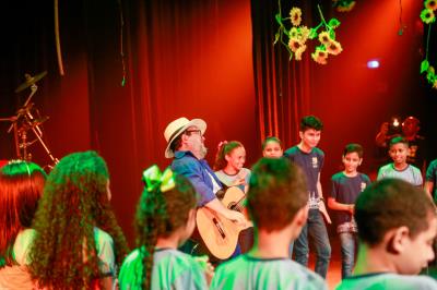 Alunos da rede municipal lançam o terceiro CD e DVD do projeto “Cantar-o-Lar”