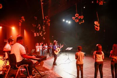 Alunos da rede municipal lançam o terceiro CD e DVD do projeto “Cantar-o-Lar”