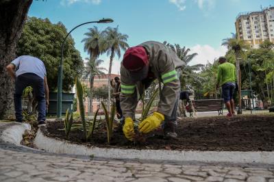 Semma recupera áreas verdes de jardins em praças de Belém após o Círio