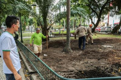 Semma recupera áreas verdes de jardins em praças de Belém após o Círio