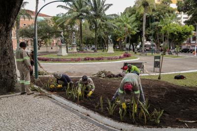 Semma recupera áreas verdes de jardins em praças de Belém após o Círio