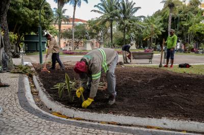 Semma recupera áreas verdes de jardins em praças de Belém após o Círio