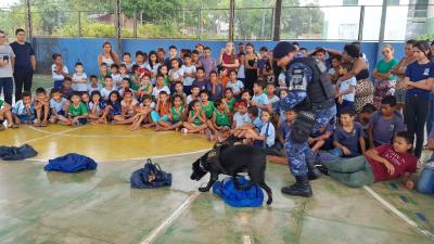 Crianças de escola municipal participam do projeto Guarda Amigo da Escola