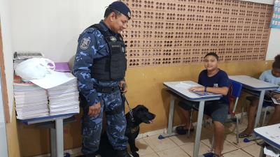 Crianças de escola municipal participam do projeto Guarda Amigo da Escola
