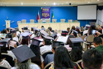 Prefeitura entrega 200 certificados de curso de crochê e empreendedorismo