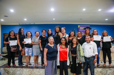 Prefeitura entrega 200 certificados de curso de crochê e empreendedorismo