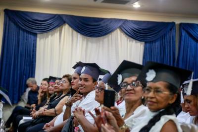 Prefeitura entrega 200 certificados de curso de crochê e empreendedorismo