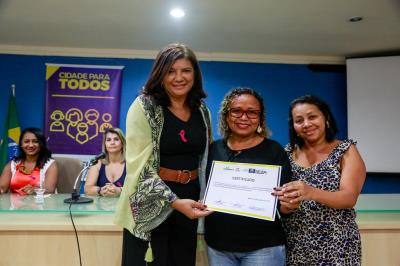 Prefeitura entrega 200 certificados de curso de crochê e empreendedorismo
