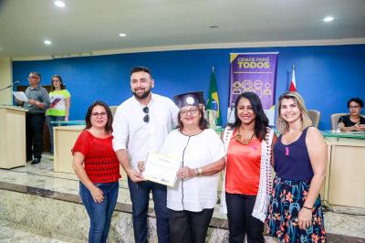 Prefeitura entrega 200 certificados de curso de crochê e empreendedorismo